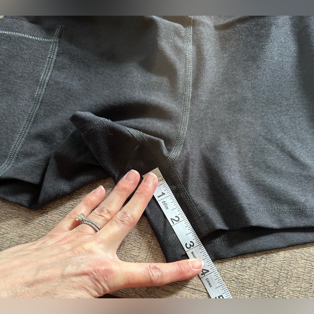 Old Navy Active Cloud+ Go Dry Skort in black. Medium. Perfect condition! - Picture 5 of 7